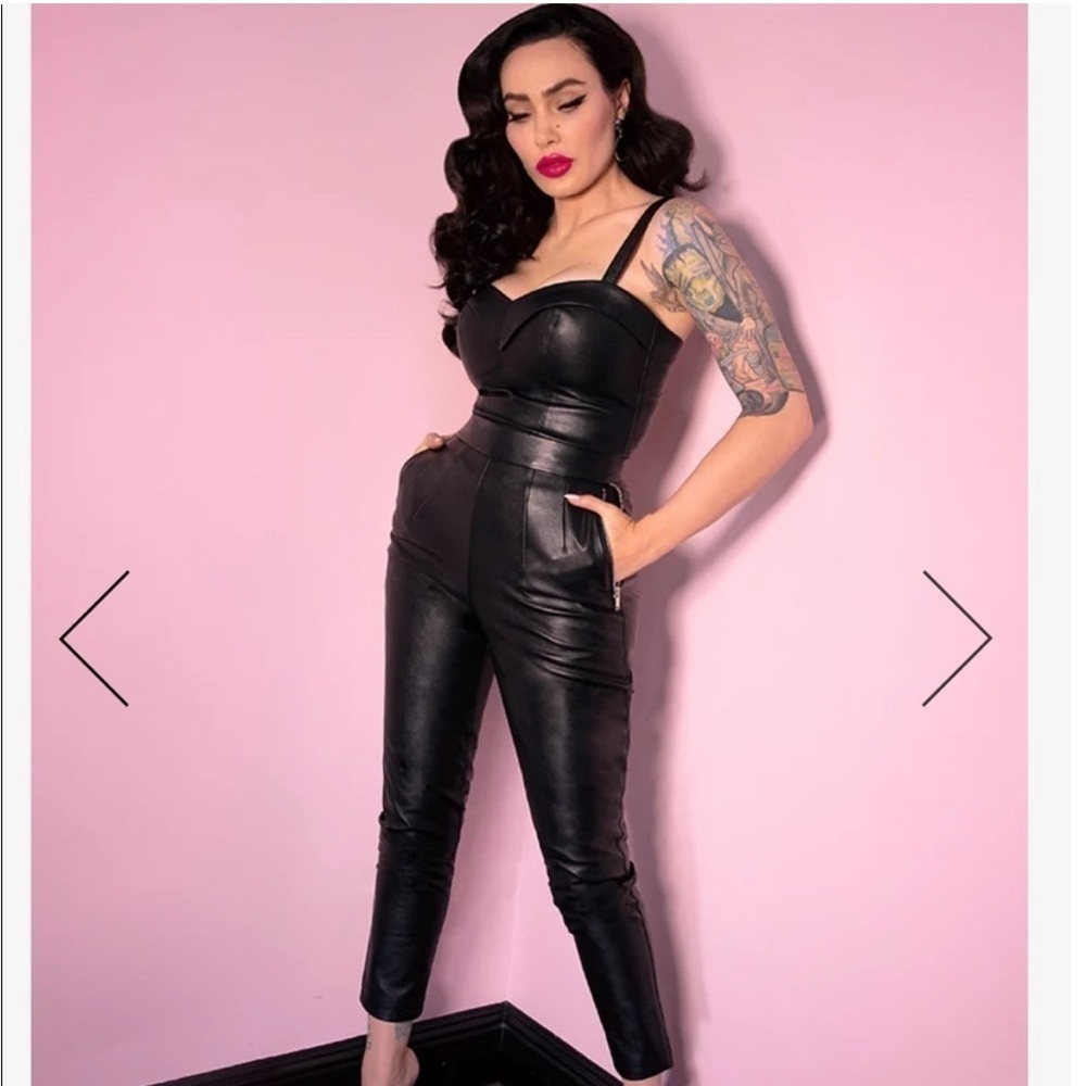 **SOLD**
Vixen by MICHELINE Pitt Vegan faux leather cigarette pants